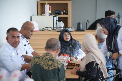 Selaso Cafe Bukan Ngopi Biasa, Afni Ingin Rakyat Nyaman Menunggu di Kantor Bupati