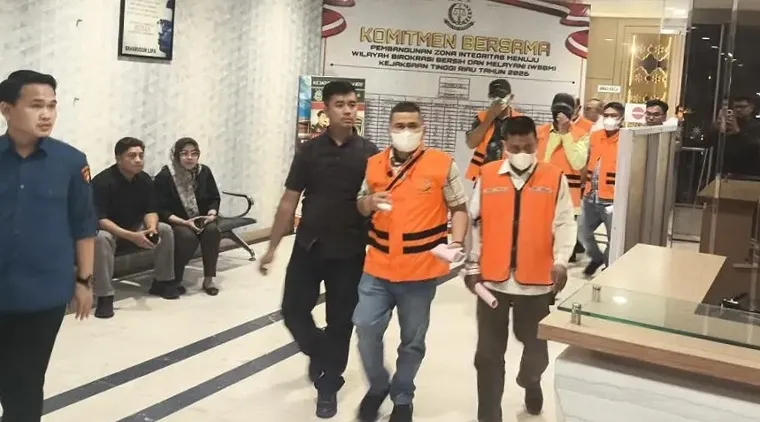 Kejati Riau Tahan Delapan Tersangka Kasus Dugaan Korupsi Dana PI 10 Persen BUMD Rohil PT SPRH